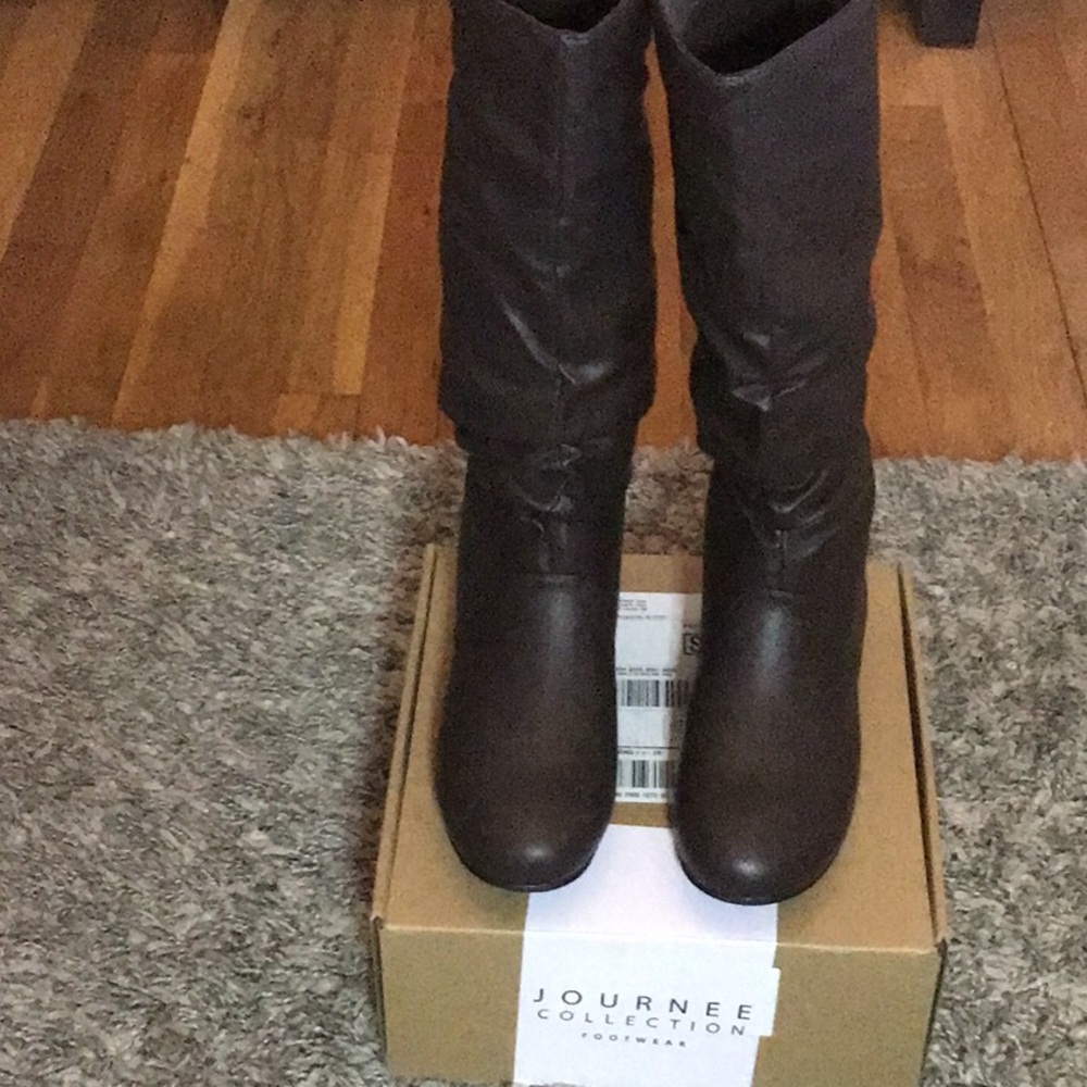 NIB JOURNEE COLLECTION HIGH BOOTS IN BROWN SZ7, SLOUCHY STYLE IN FAUX LEATHER,
